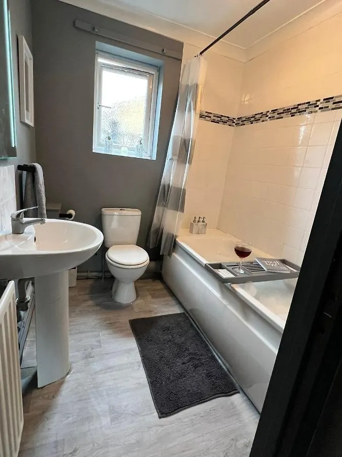 Lovely, Two Bedroom Apartment Central Location Londýn