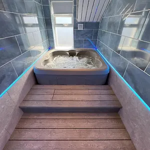 Edward Place Luxury Hot Tub Apartment Blackpool