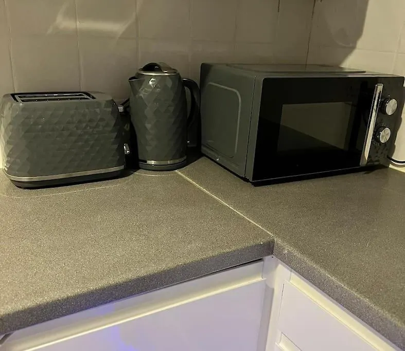 Lovely, Two Bedroom Apartment Central Location London