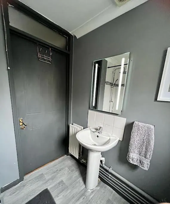 Lovely, Two Bedroom Apartment Central Location London