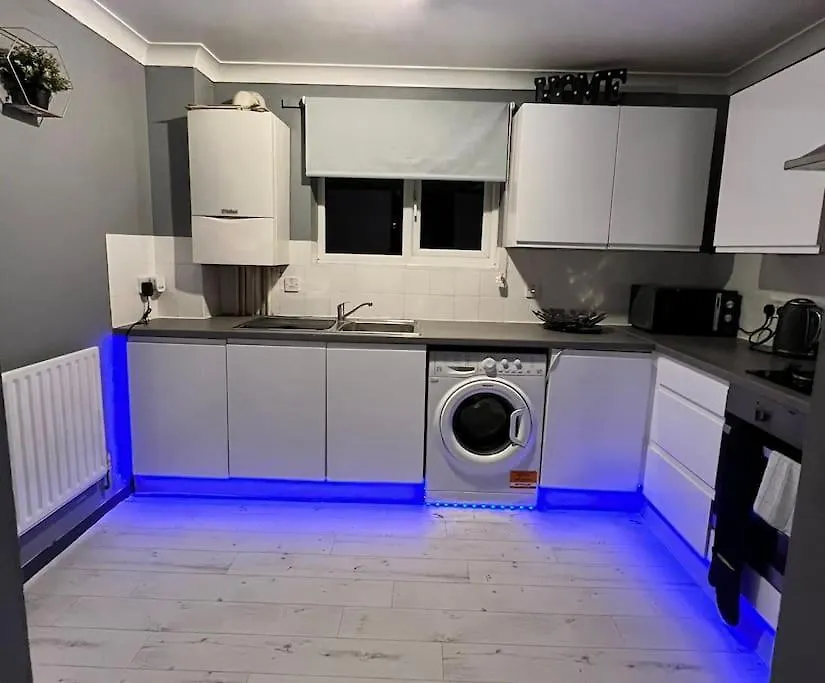 Lovely, Two Bedroom Apartment Central Location London