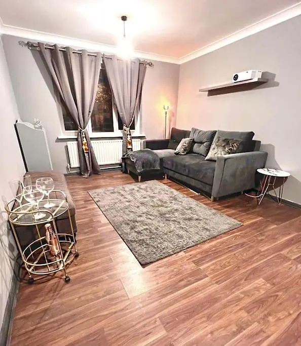 Lovely, Two Bedroom Apartment Central Location London
