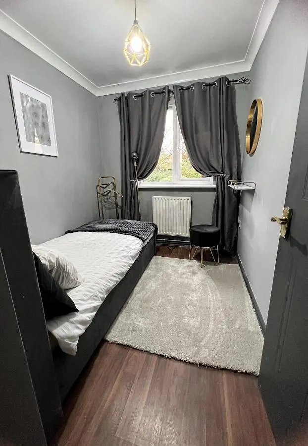 Lovely, Two Bedroom Apartment Central Location London